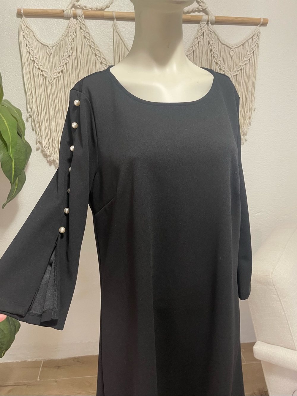 Classic Black Pearl Long-Sleeve Scoop-Neck Dress - Women's Timeless Shift